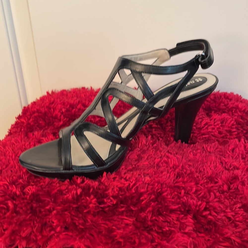 Naturalized. Black Leather Heel  Size 9.5 - Picture 3 of 6